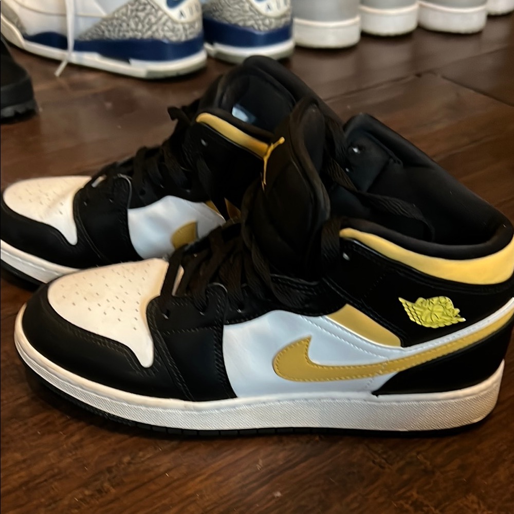 Nike Black and Yellow Mids Sneakers